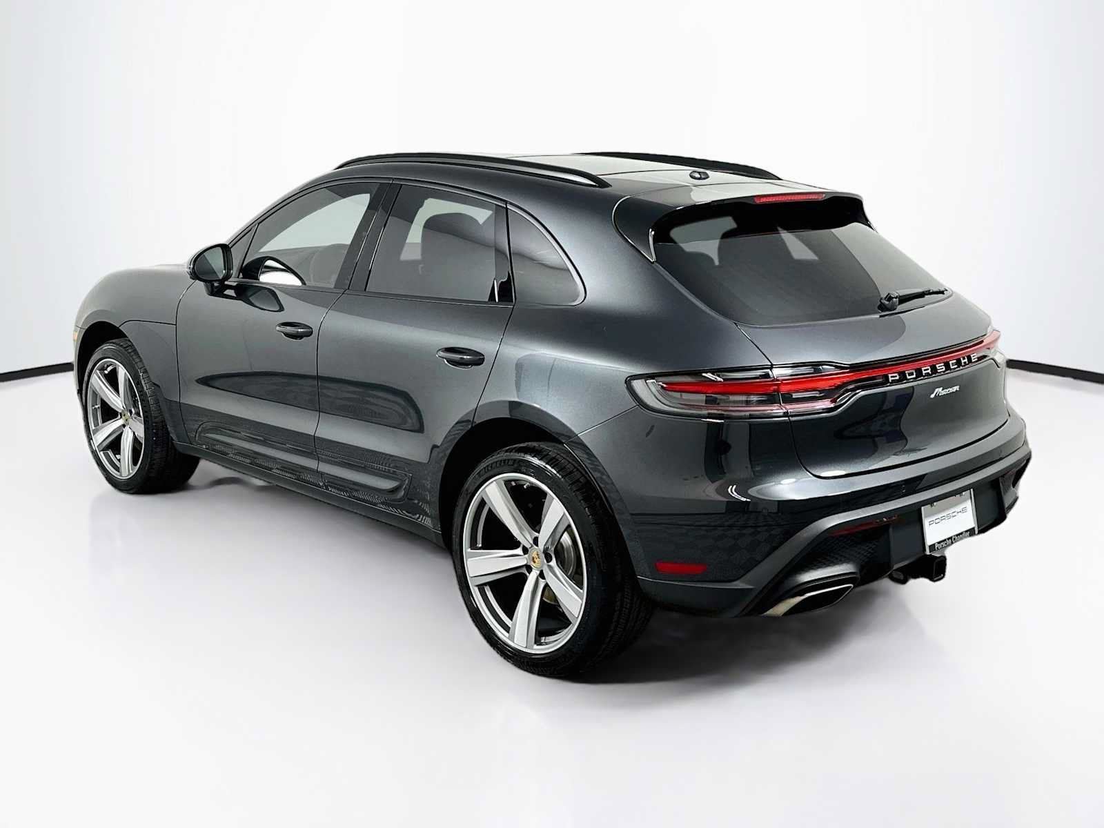 Certified 2026 Porsche Macan AWD/4WD image 3
