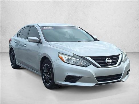Used 2016 Nissan Altima 2.5 S FWD image 3