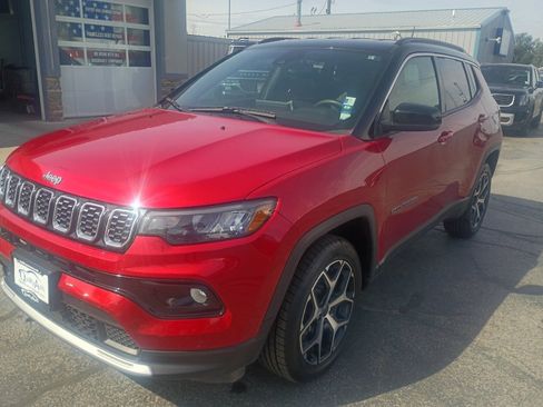 Used 2025 Jeep Compass Limited AWD/4WD image 2