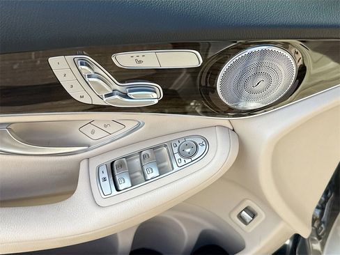 Used 2021 Mercedes-Benz GLC 300 w/ Multimedia Package image 19