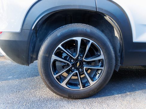 Used 2024 Chevrolet TrailBlazer LT w/ Driver Confidence Package image 12