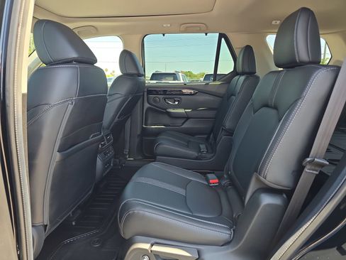 Certified 2024 Honda Pilot Touring image 13
