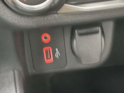 Used 2025 Nissan Versa S w/ Trunk Package image 28