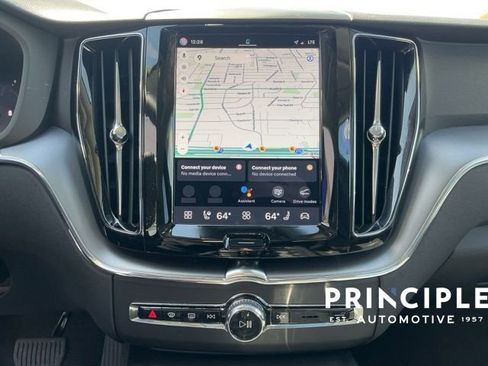 Certified 2025 Volvo XC60 B5 Core image 16