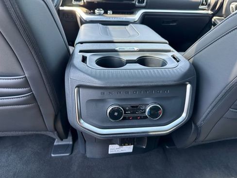 Used 2025 Ford Expedition Max Platinum w/ Stealth Appearance Package image 21