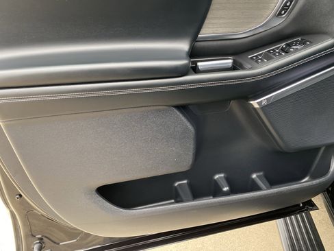 Used 2025 Ford Expedition Platinum AWD/4WD image 18