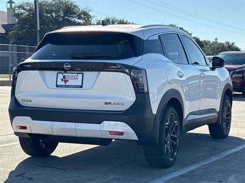 New 2026 Nissan Kicks SR w/ SR Premium Package image 9