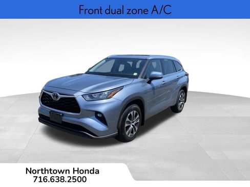 Used 2020 Toyota Highlander XLE AWD/4WD image 5