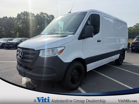 Used 2025 Mercedes-Benz Sprinter 2500 image 4