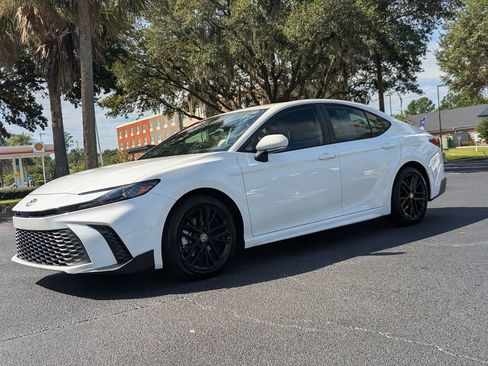 Used 2025 Toyota Camry SE FWD image 6