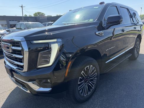 Used 2025 GMC Yukon Elevation w/ Elevation Premium Package AWD/4WD image 4