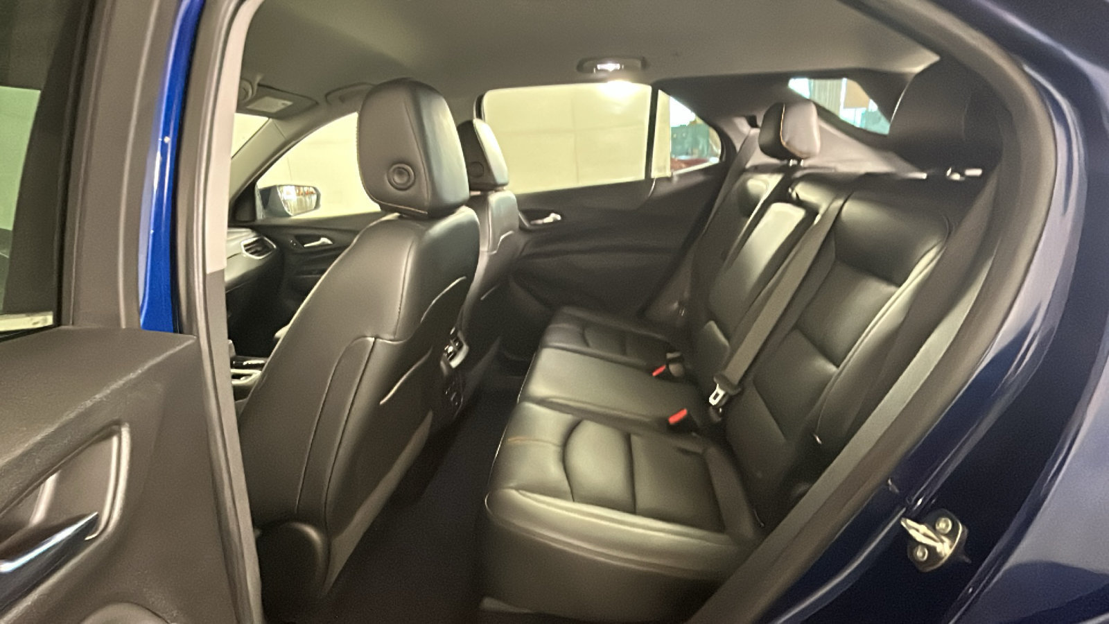 Used 2022 Chevrolet Equinox Premier AWD/4WD image 32