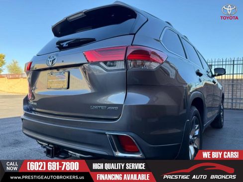 Used 2017 Toyota Highlander Limited Platinum image 11