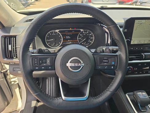 Used 2022 Nissan Pathfinder SL FWD image 30