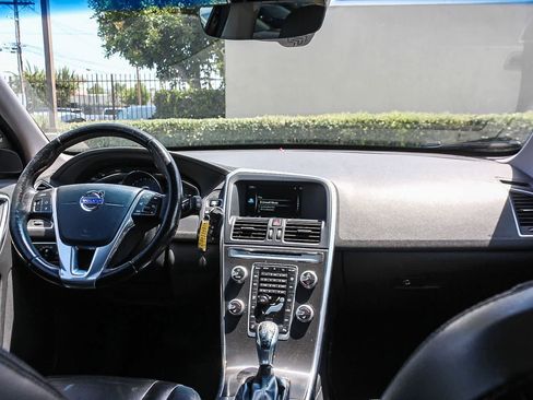 Used 2016 Volvo XC60 T5 Premier w/ Proximity Package FWD image 16