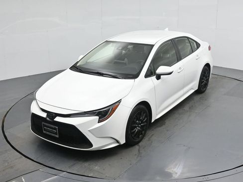 Used 2020 Toyota Corolla LE image 32