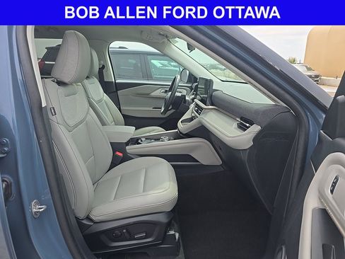 Used 2025 Ford Explorer Active w/ Active Comfort Package AWD/4WD image 14