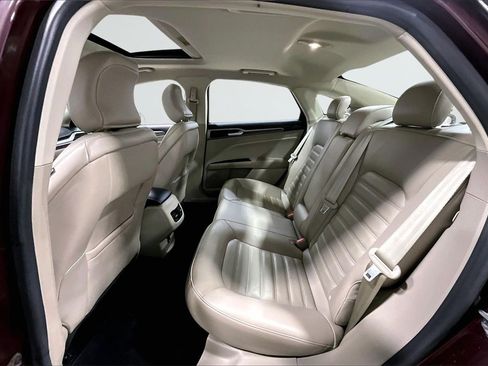 Used 2017 Ford Fusion SE w/ Fusion SE Technology Package image 22