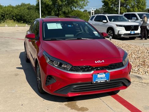 Used 2023 Kia Forte LXS FWD image 7