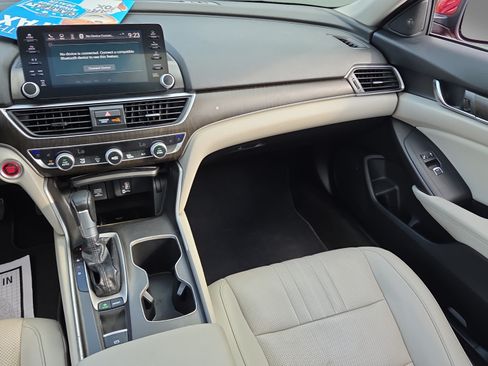Used 2018 Honda Accord Touring image 14