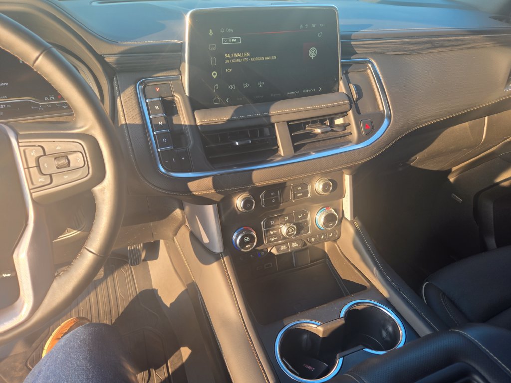 Used 2023 GMC Yukon SLT w/ SLT Premium Package AWD/4WD image 10