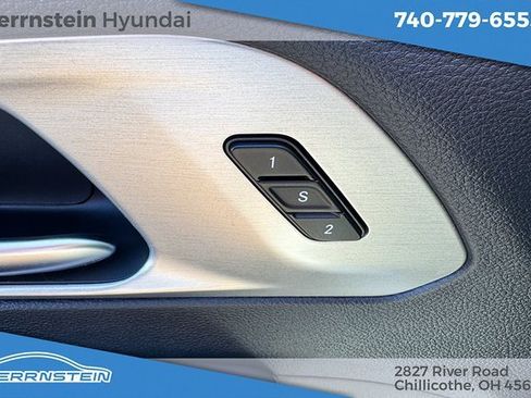Used 2023 Chrysler Pacifica Limited w/ S Appearance Package image 18