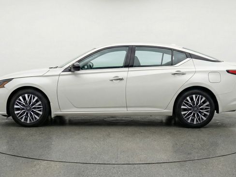 Used 2025 Nissan Altima 2.5 SV image 5