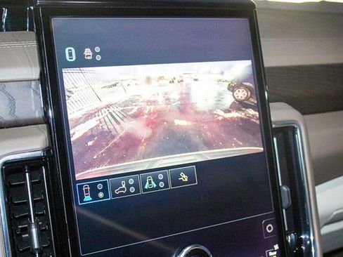 Used 2025 GMC Yukon XL Denali image 32