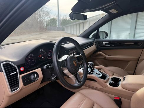 Certified 2023 Porsche Cayenne Platinum Edition AWD/4WD image 9