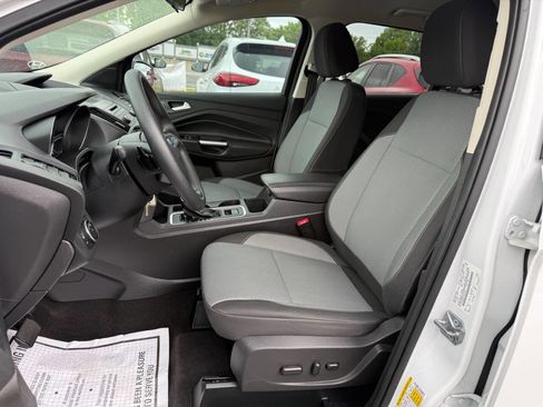 Used 2017 Ford Escape SE FWD image 8
