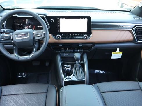 New 2026 GMC Canyon AT4 w/ AT4 Premium Package AWD/4WD image 15