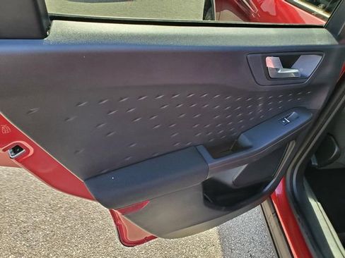 Used 2020 Ford Escape SE image 11