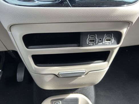 Used 2023 Chrysler Pacifica Touring-L image 22