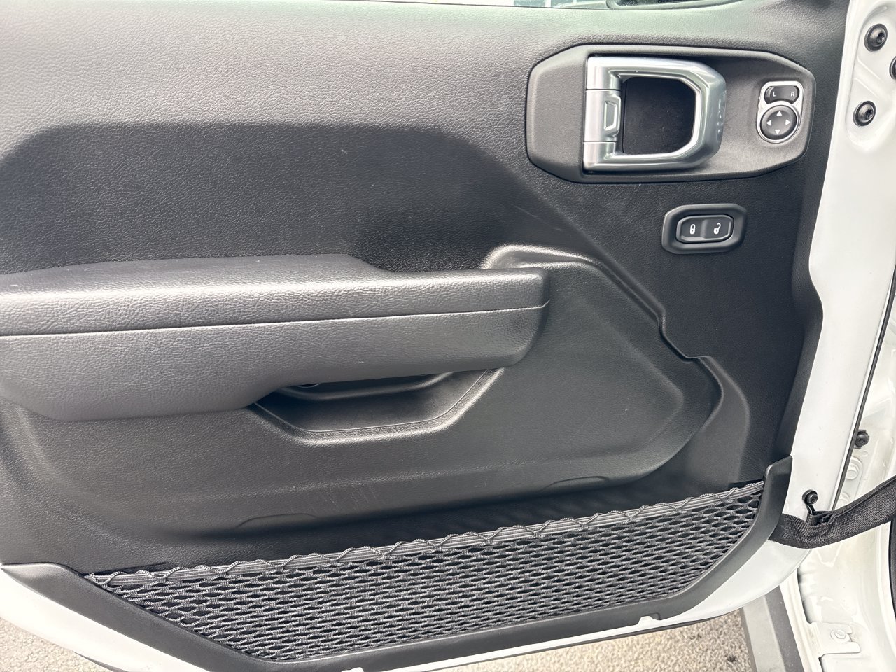 Used 2023 Jeep Wrangler Sport AWD/4WD image 13