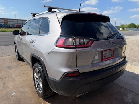 Used 2019 Jeep Cherokee Latitude Plus w/ Comfort/Convenience Group FWD image 38