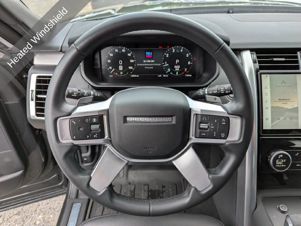 Used 2025 Land Rover Discovery Dynamic SE AWD/4WD image 16