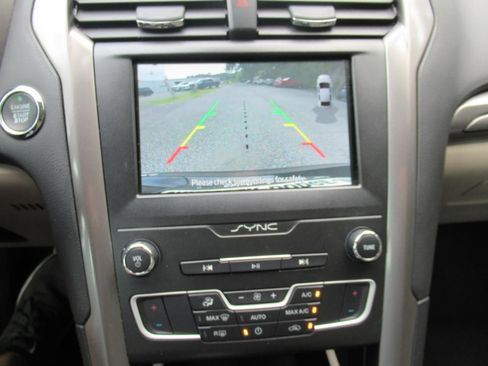 Used 2020 Ford Fusion SE FWD image 29