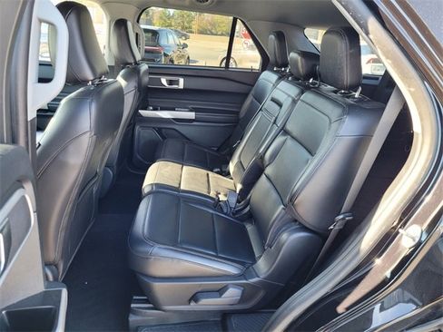 Used 2023 Ford Explorer XLT w/ Equipment Group 202A image 9