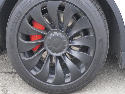 Used 2022 Tesla Model Y Performance image 5