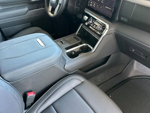 New 2025 GMC Sierra 2500 Denali w/ Denali Reserve Package image 16