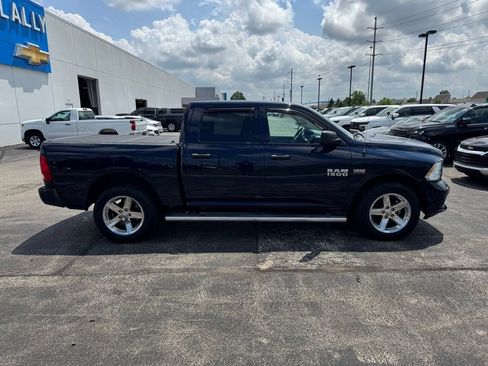 Used 2017 RAM 1500 Express w/ Express Value Package AWD/4WD image 8
