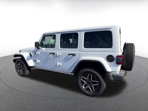 Used 2025 Jeep Wrangler Unlimited Sahara AWD/4WD image 10