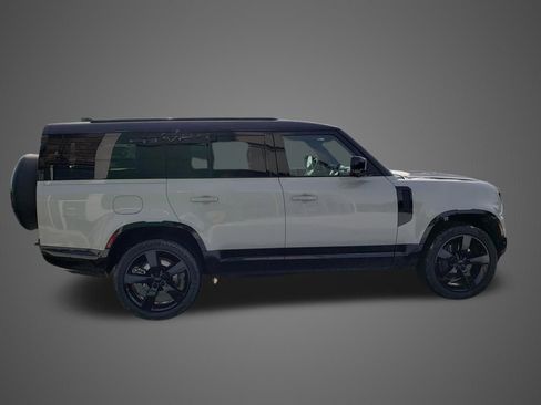 New 2026 Land Rover Defender 130 X-Dynamic SE image 4