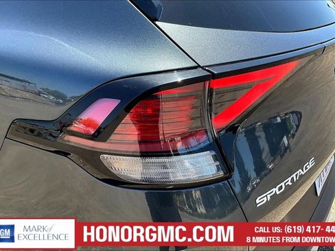 Used 2025 Kia Sportage EX w/ Premium Package FWD image 21