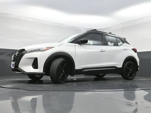 Used 2024 Nissan Kicks SR FWD image 24