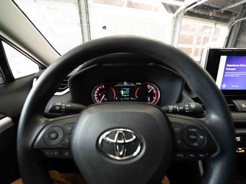 Used 2025 Toyota RAV4 XLE image 15