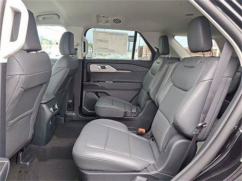 New 2025 Ford Explorer Active w/ Active Comfort Package image 8