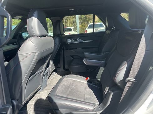 Used 2025 Ford Explorer ST image 10