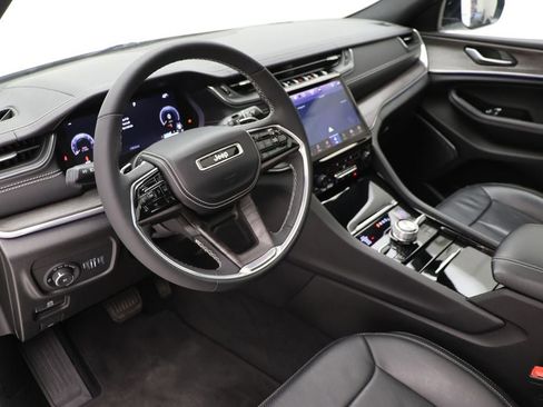 Used 2023 Jeep Grand Cherokee Overland AWD/4WD image 14