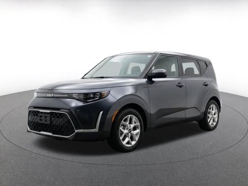 Used 2025 Kia Soul LX w/ LX Technology Package FWD image 3